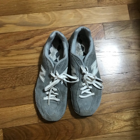 New Balance tennis shoes - Picture 1 of 3